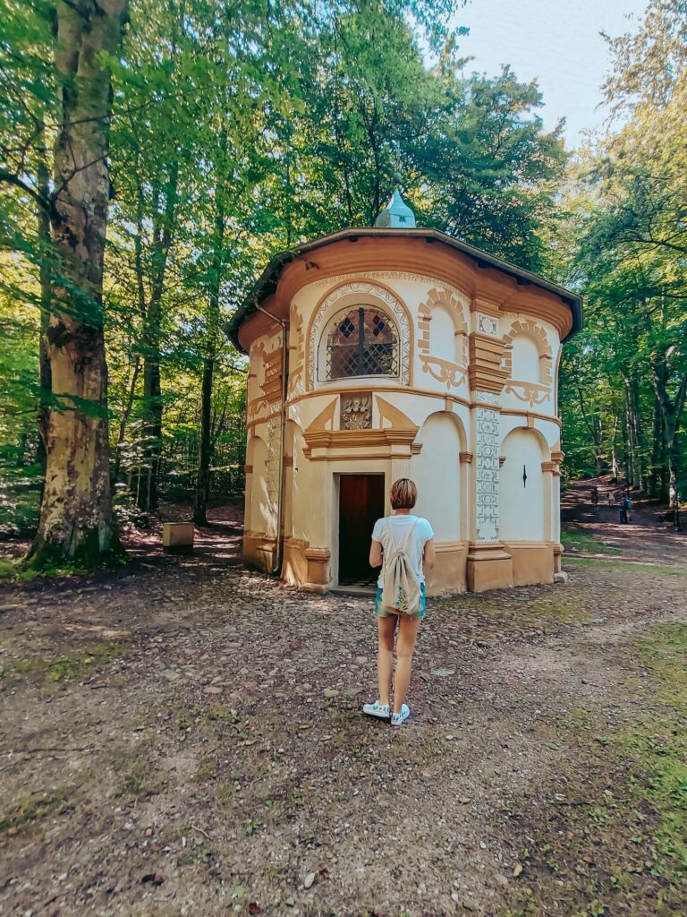 Kaszubskie wierzenia i obyczaje, Jastrë